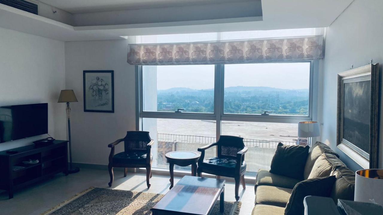 One Constitution Avenue By Goldfinch Aparthotel Исламабад Екстериор снимка
