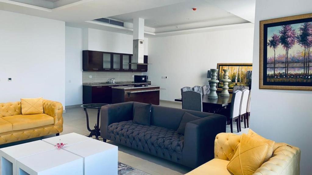 One Constitution Avenue By Goldfinch Aparthotel Исламабад Екстериор снимка