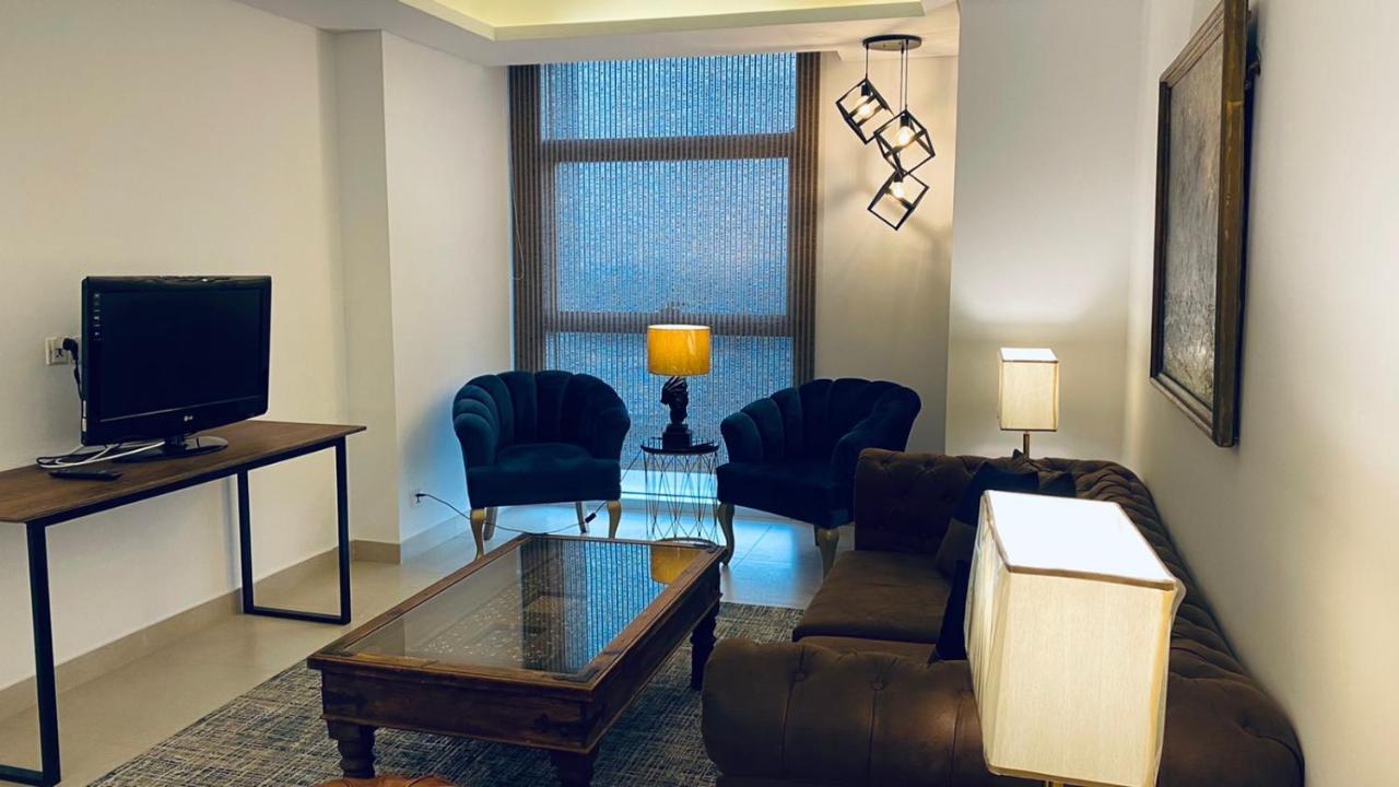 One Constitution Avenue By Goldfinch Aparthotel Исламабад Екстериор снимка