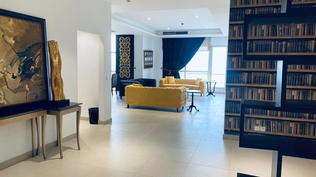 One Constitution Avenue By Goldfinch Aparthotel Исламабад Екстериор снимка