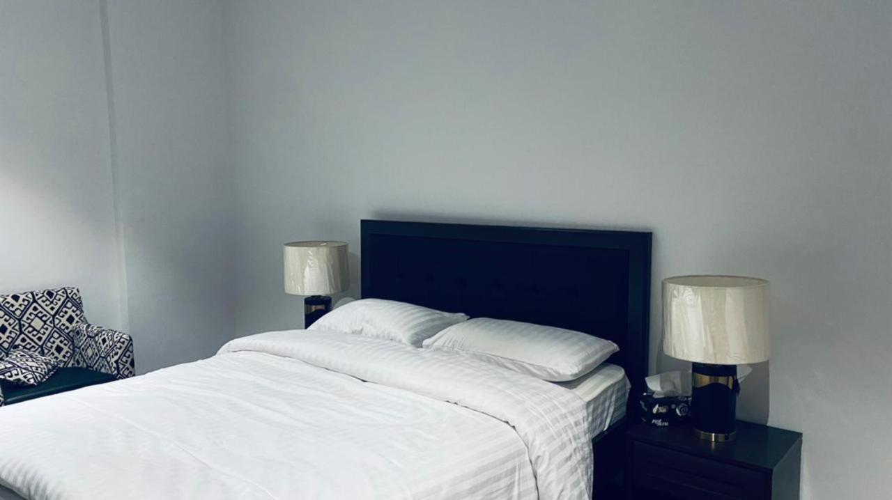 One Constitution Avenue By Goldfinch Aparthotel Исламабад Екстериор снимка