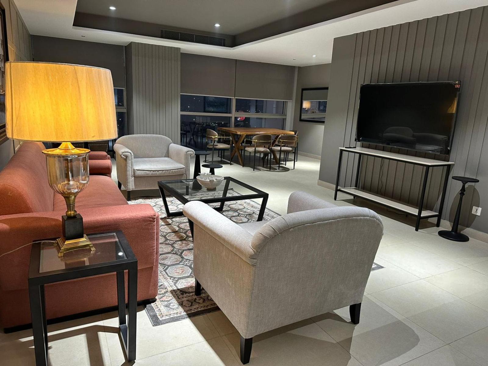 One Constitution Avenue By Goldfinch Aparthotel Исламабад Екстериор снимка