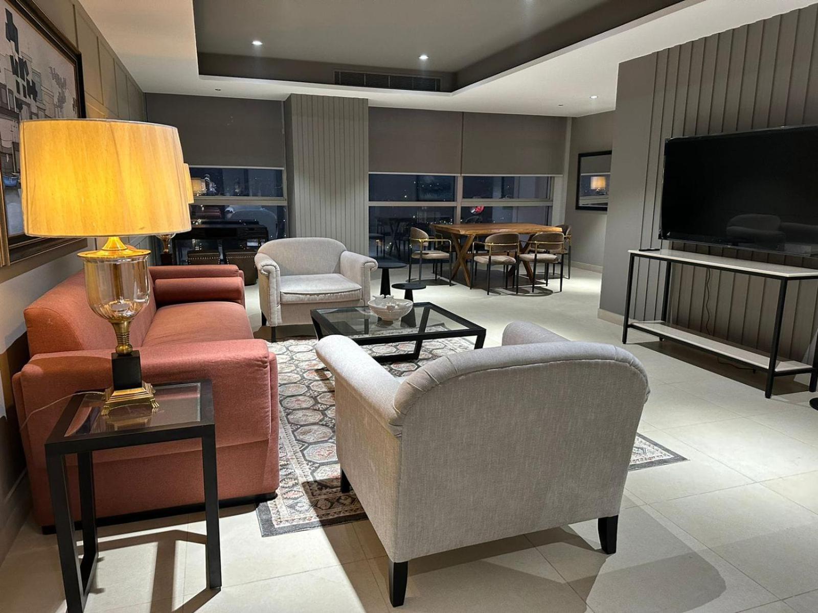One Constitution Avenue By Goldfinch Aparthotel Исламабад Екстериор снимка
