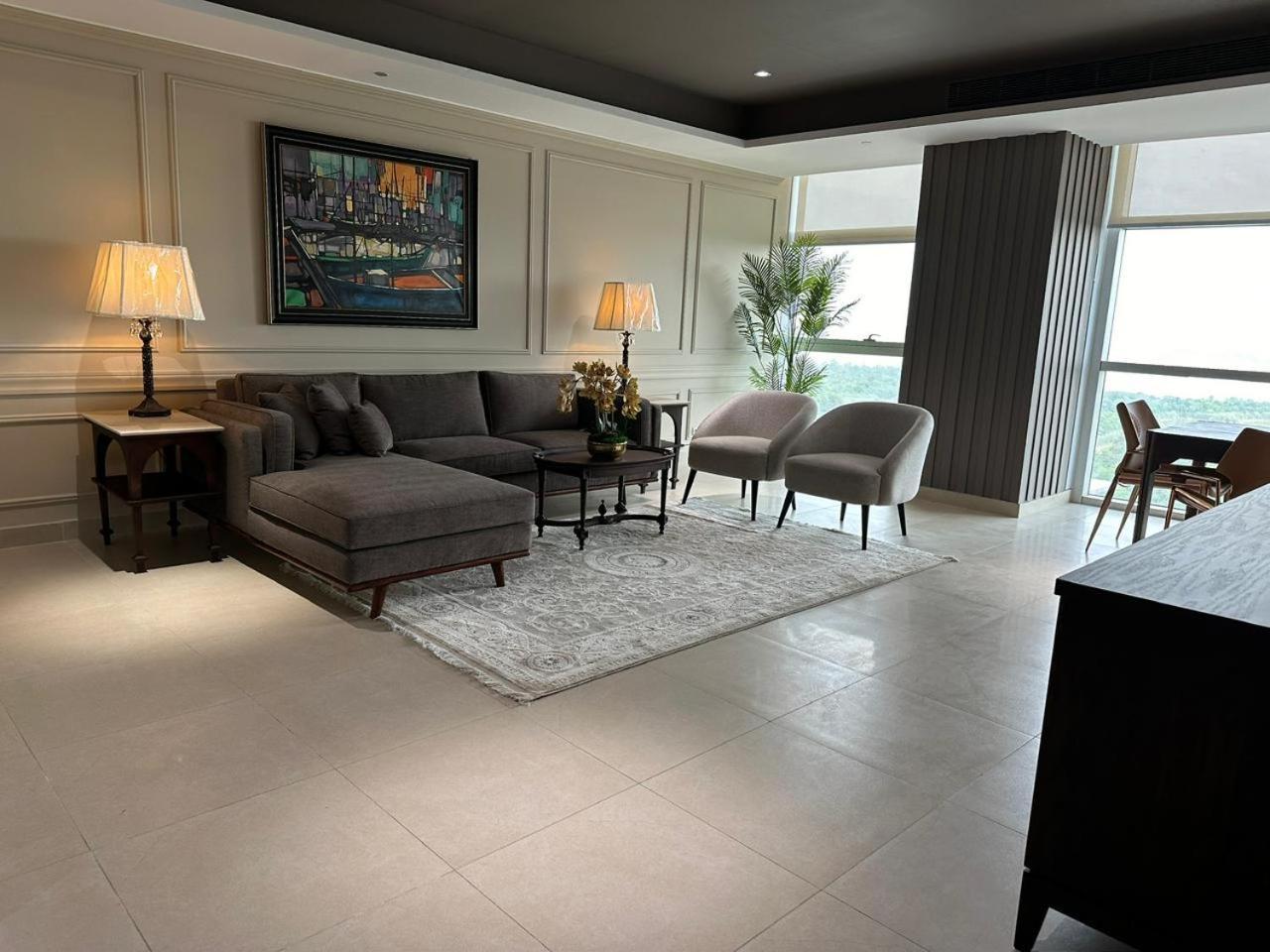 One Constitution Avenue By Goldfinch Aparthotel Исламабад Екстериор снимка