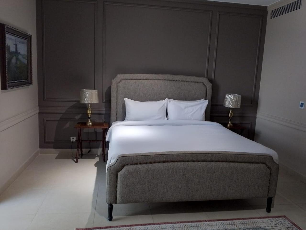 One Constitution Avenue By Goldfinch Aparthotel Исламабад Екстериор снимка