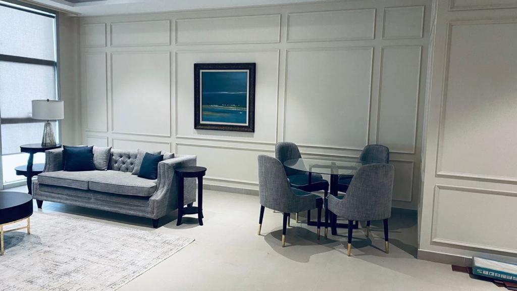 One Constitution Avenue By Goldfinch Aparthotel Исламабад Екстериор снимка